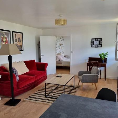 Location Saisonniere Appartement Situe A Сомюр Екстериор снимка